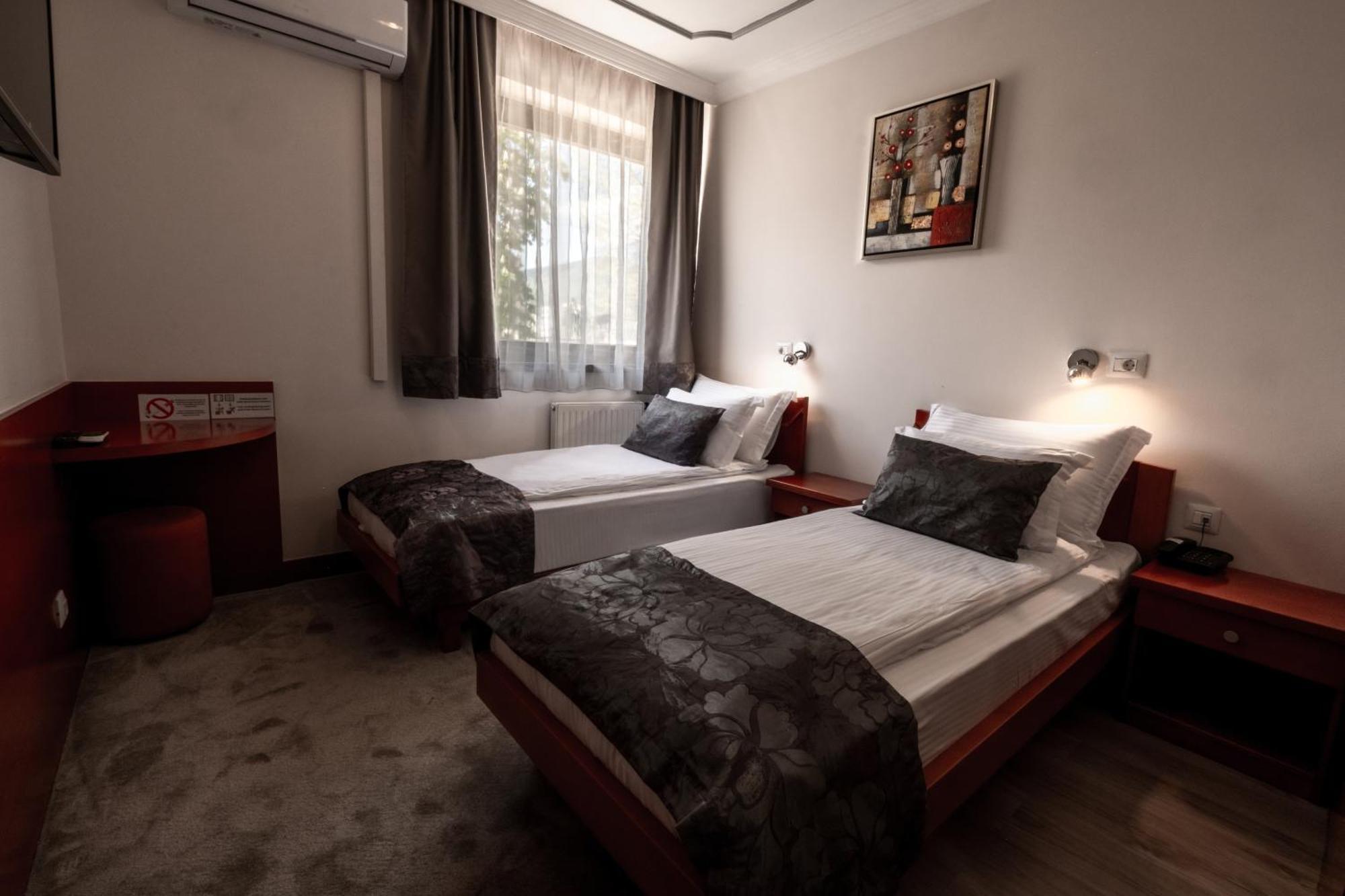 Hotel Bosna 1 Ilidža エクステリア 写真