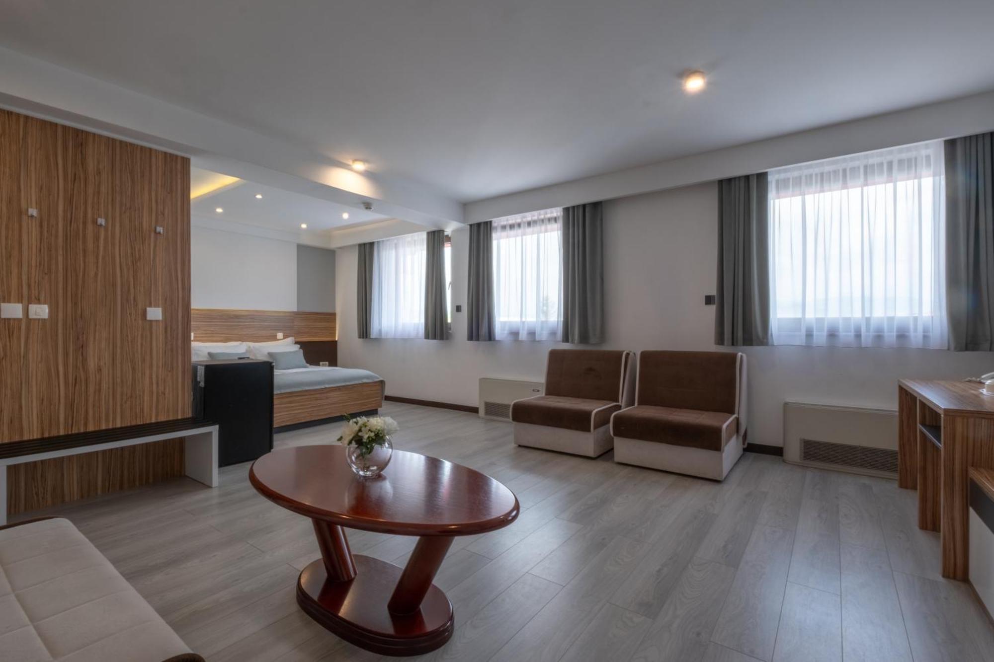 Hotel Bosna 1 Ilidža エクステリア 写真